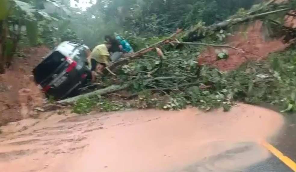 Longsor di Sinar Ogan, Lalu Lintas Lambar-Bukit Kemuning Lumpuh