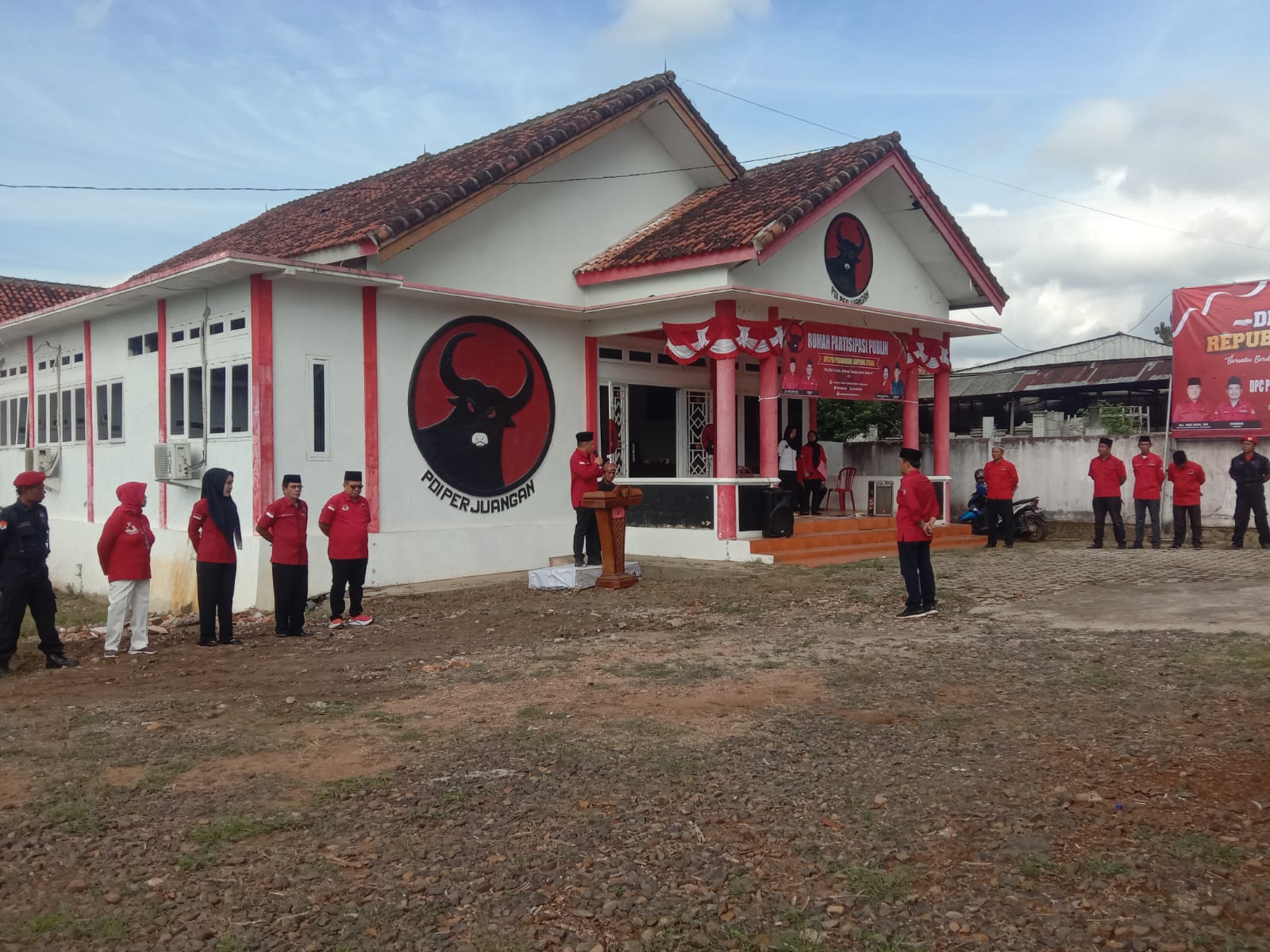 Upacara HUT RI ke-80, DPC PDIP Lampung Utara Minta Kader Profesional