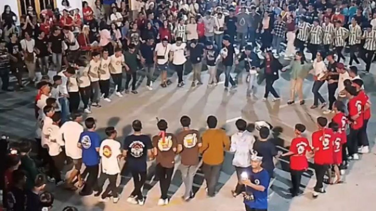 Tari Dero: Tarian Rakyat Penuh Kebersamaan dari Sulawesi Tengah