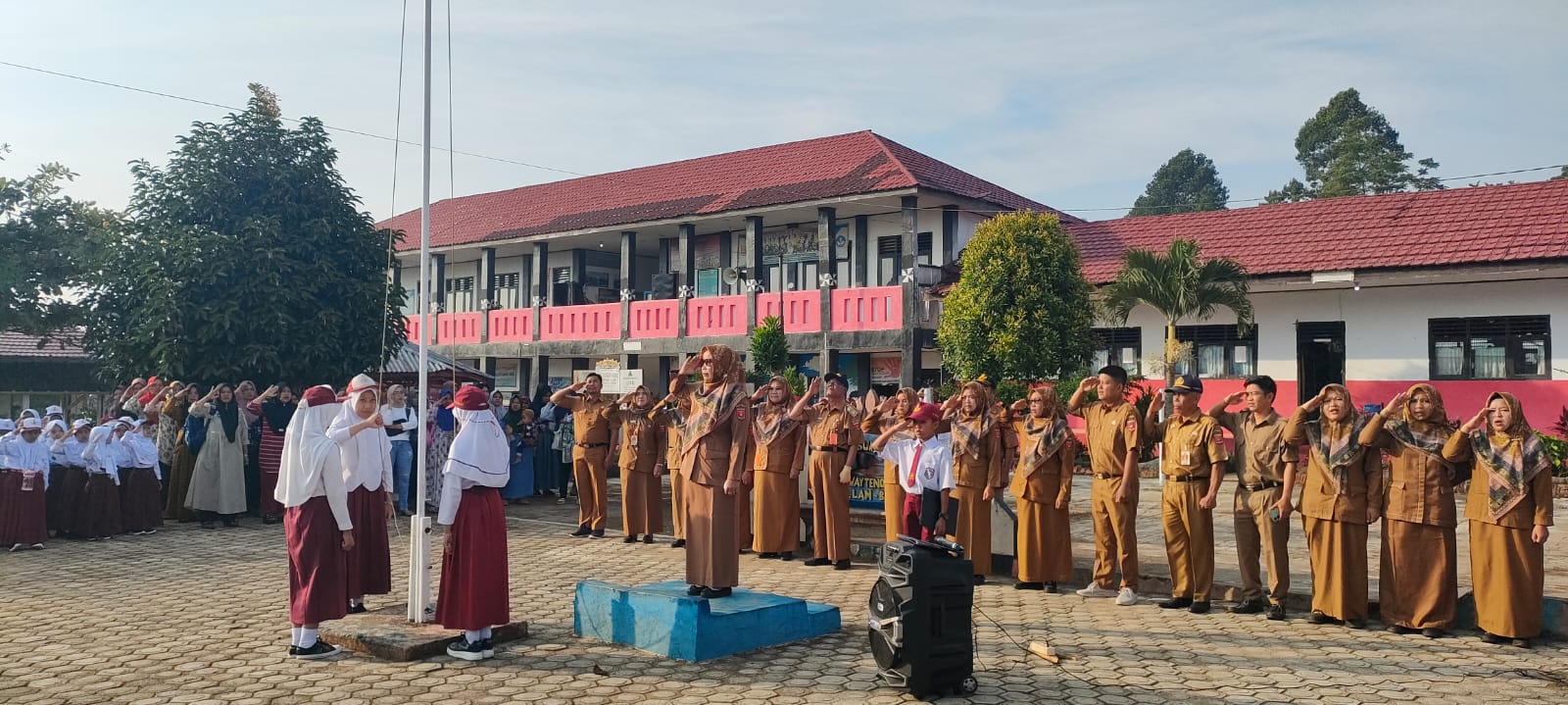 Hari Pertama MPLS, SDN 1 Sukaraja Suguhkan Kejutan Kepada Siswa Baru 