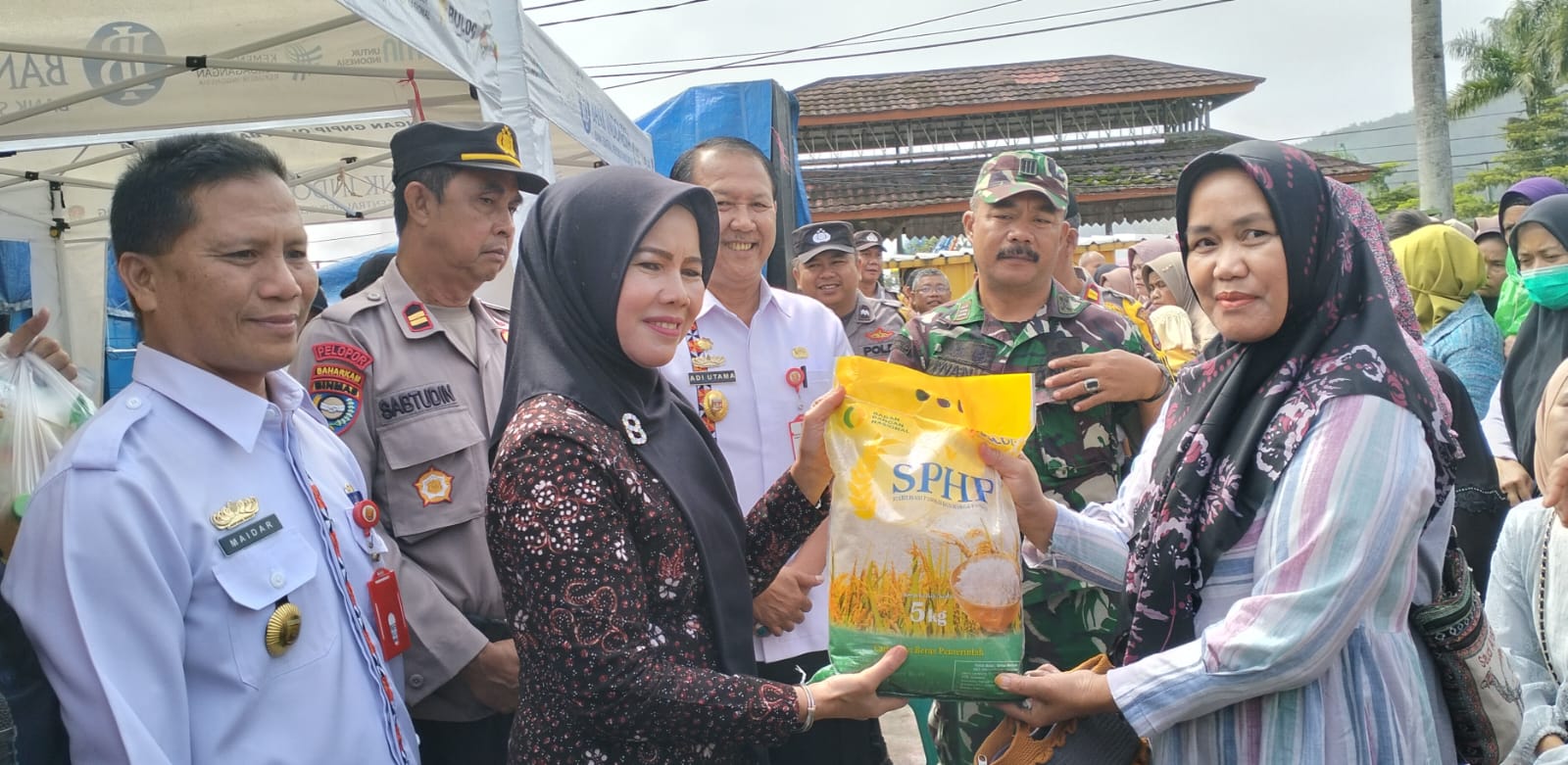 Warga Lampung Barat Serbu Gerakan Pangan Murah di Taman Kota Liwa 