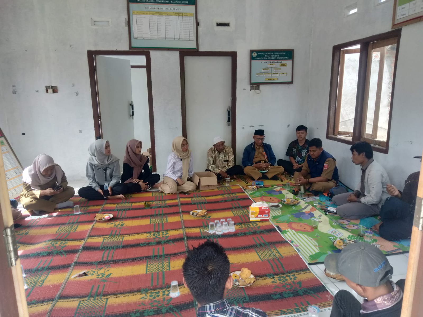 KKN Unila di Pekon Sukajaya Sosialisasikan Pembuatan Pupuk Kompos