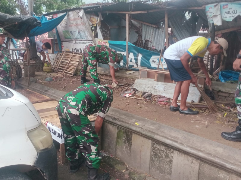 Koramil 410-05/T Gelar Bersih-Bersih di Pasar Tamin