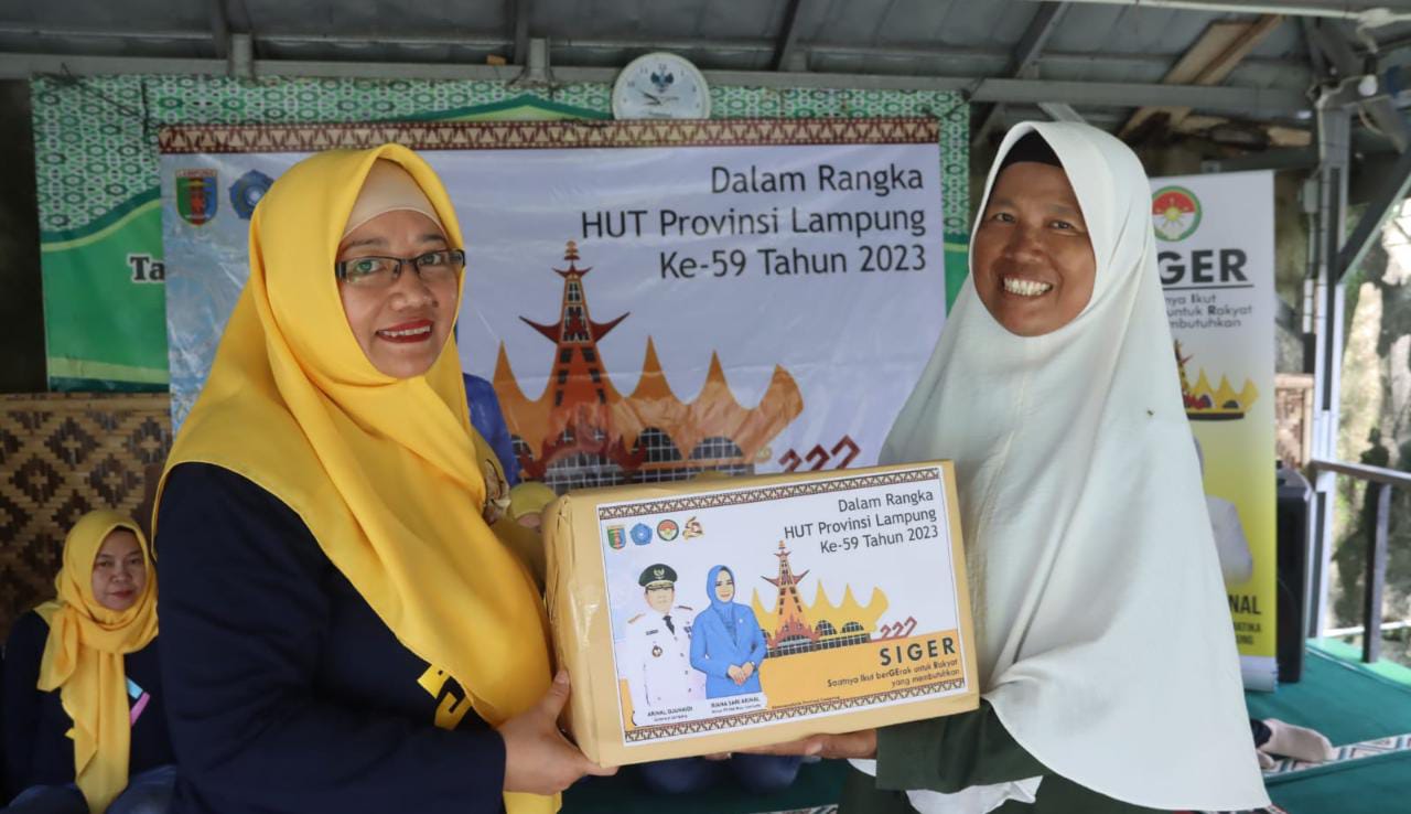 Jum'at Berkah, Dharma Wanita Diskominfotik Lampung Serahkan Bantuan di Panti Asuhan 