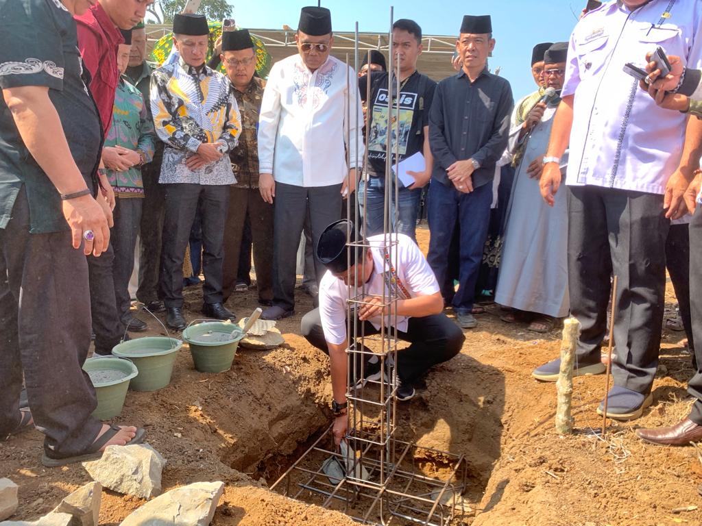 Pj Bupati Nukman Letakkan Batu Pertama, Pembangunan Masjid Al-Furqon Pekon Sukarame Dimulai 