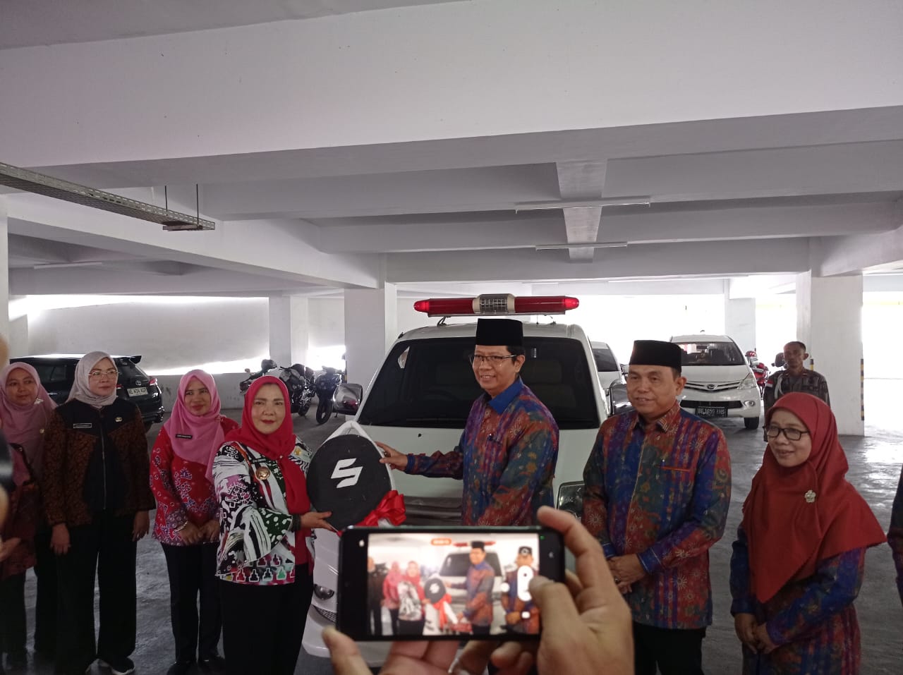 Wali Kota Bandar Lampung Menyerahkan Mobile Ambulance untuk Klinik UIN Raden Intan Lampung