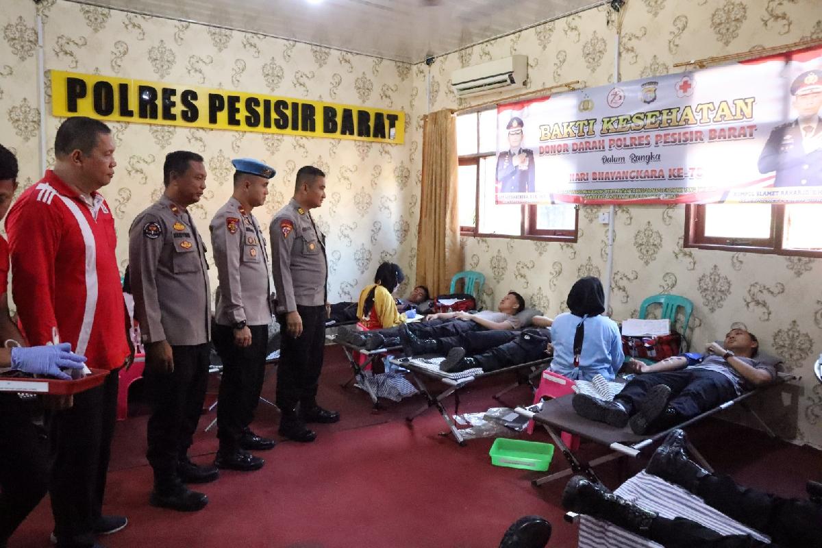 Sambut HUT Bhayangkara Ke-78, Polres Pesisir Barat Gelar Bakti Kesehatan Donor Darah