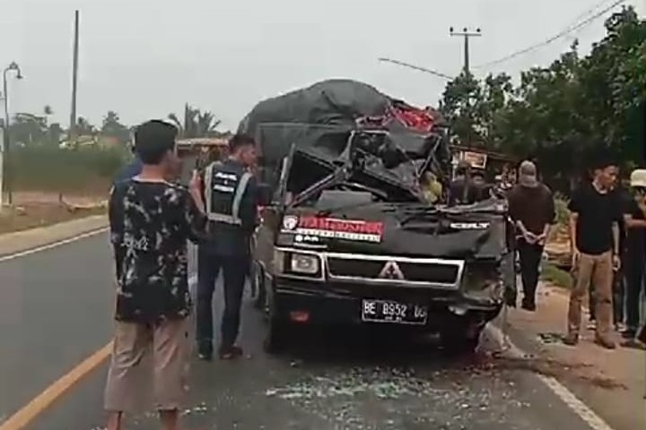 Kecelakaan Maut di Lampung Utara: Mitsubishi L300 Tabrak Fuso, Satu Penumpang Meninggal