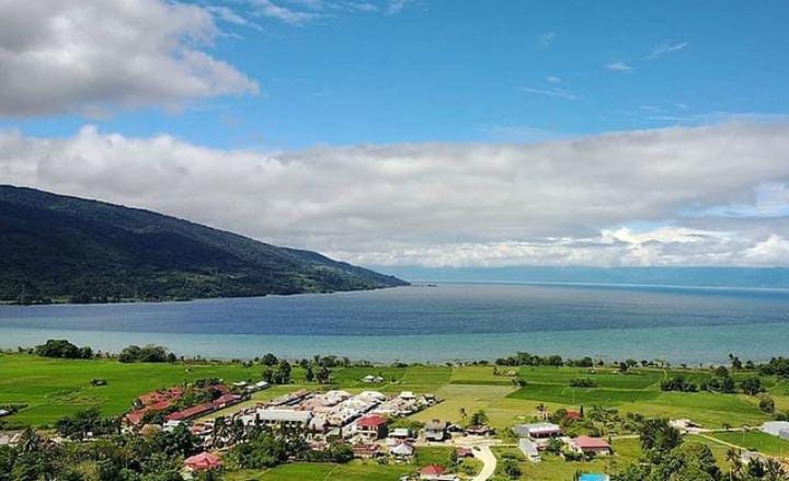 Danau Poso: Keindahan Purba dan Legenda Naga Bercahaya