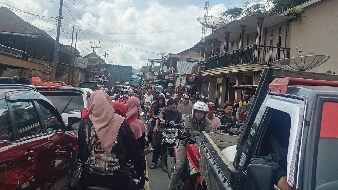 Kemacetan Parah di Simpang Luas, Arus Mudik dan Aktivitas Pasar Jadi Pemicu