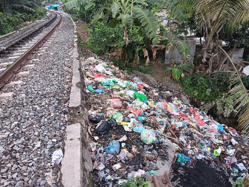 KAI Divre IV Tanjung karang Imbau Warga Tidak Buang Sampah di Jalur Rel