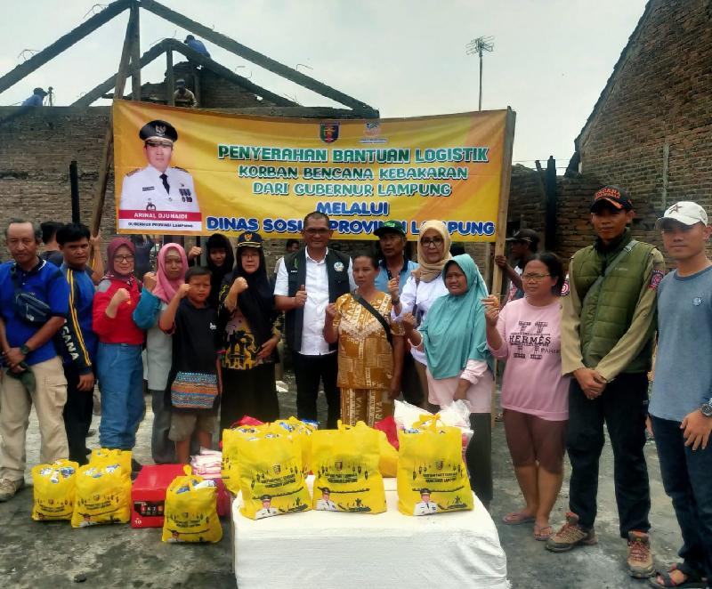 Kadis Sosial Lampung Serahkan Bantuan Korban Kebakaran di Pesawaran, Bentuk Perhatian Gubernur 
