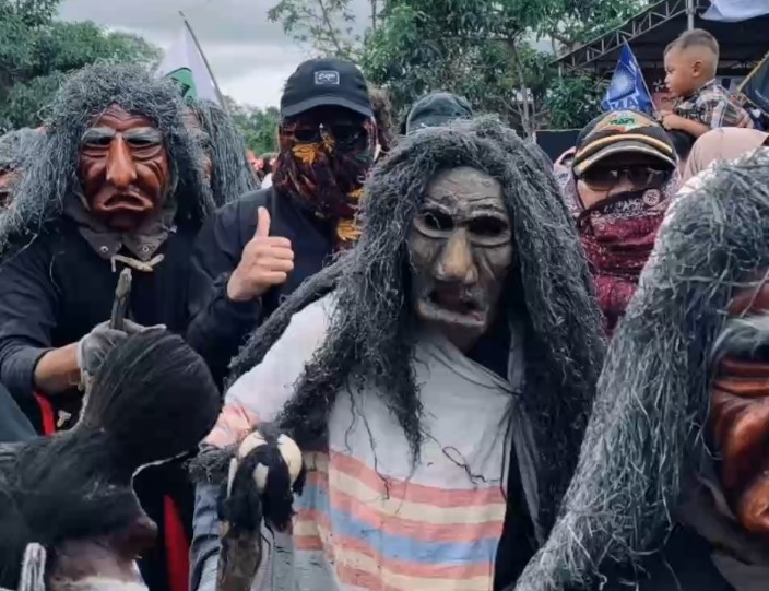 Warga Lampung Barat Antusias Ikuti Perayaan Pesta Sekura Cakak Buah