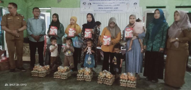 Pemdes Sidodadi Asri Berikan PMT kepada 14 Balita Terindikasi Stunting