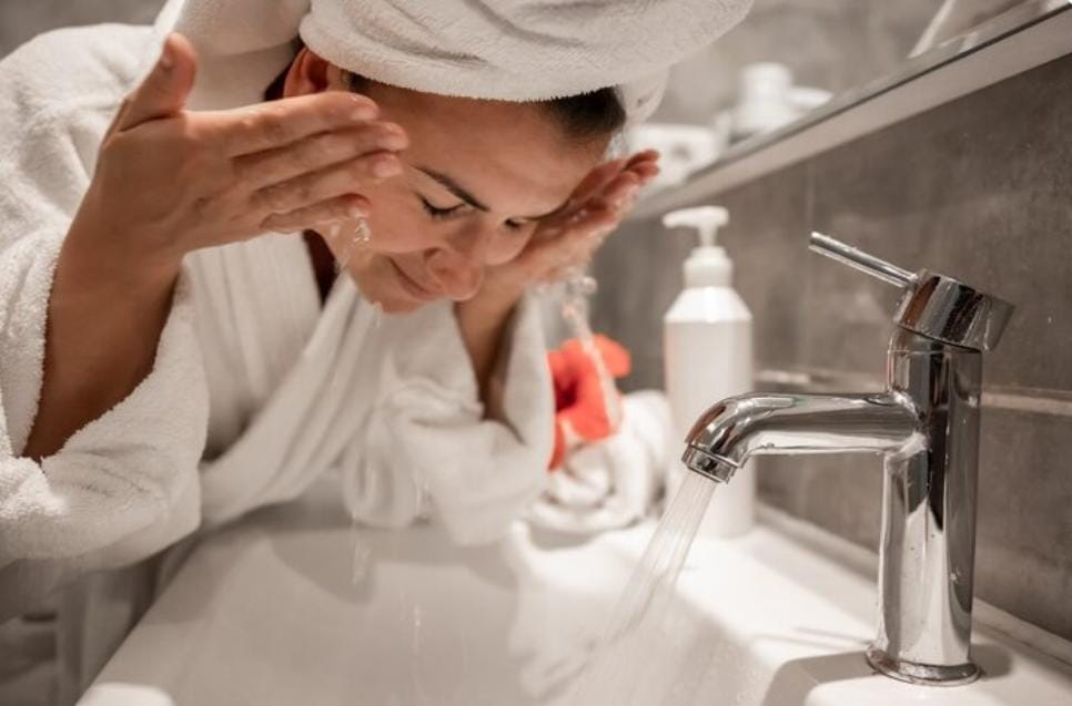 4 Sabun Cuci Muka Terbaik untuk Mengatasi Kulit Kusam dan Flek Hitam Membandel