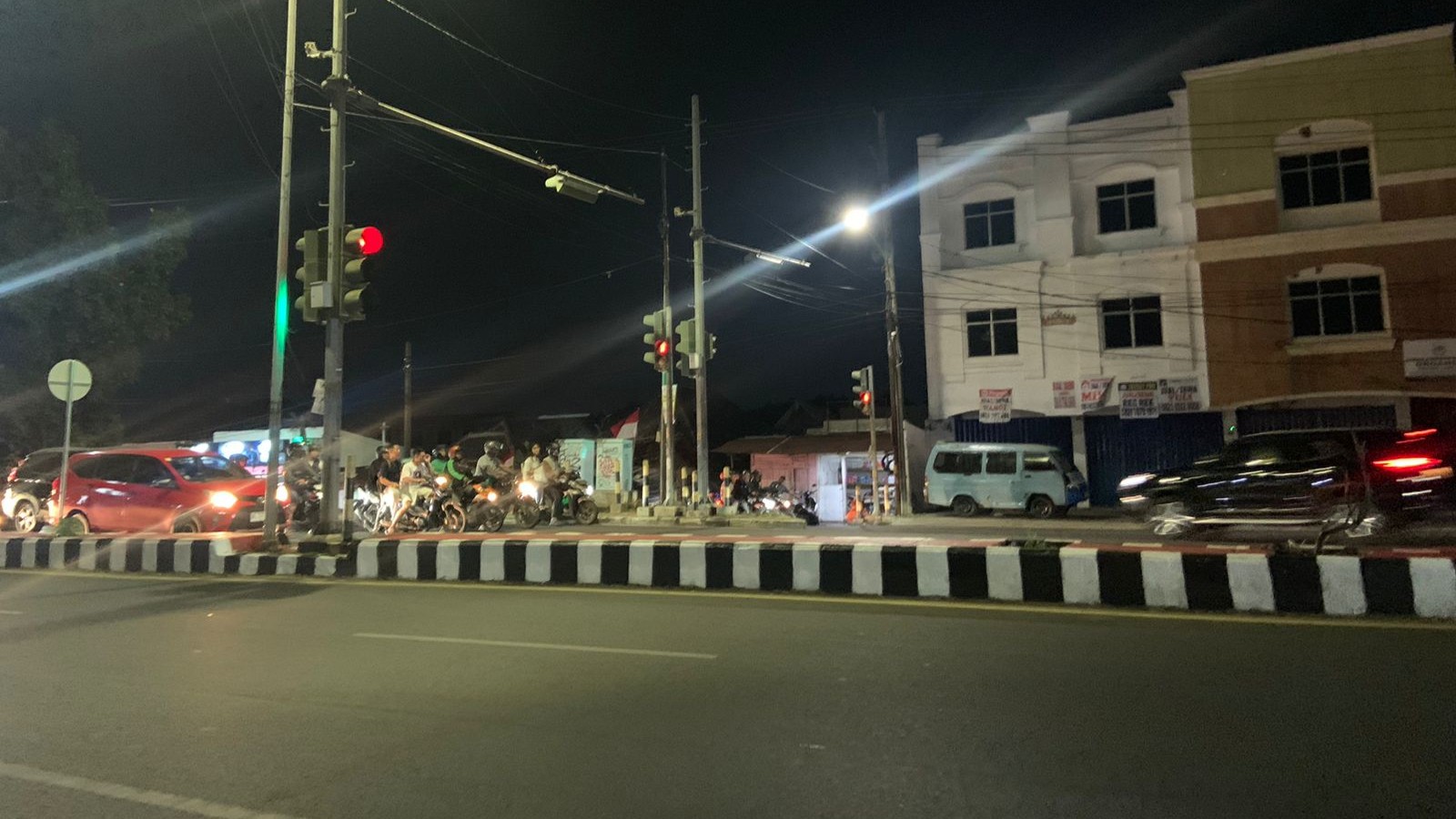 Lampu Merah ZA Pagar Alam Kerap Diterobos, Pengemudi Resah