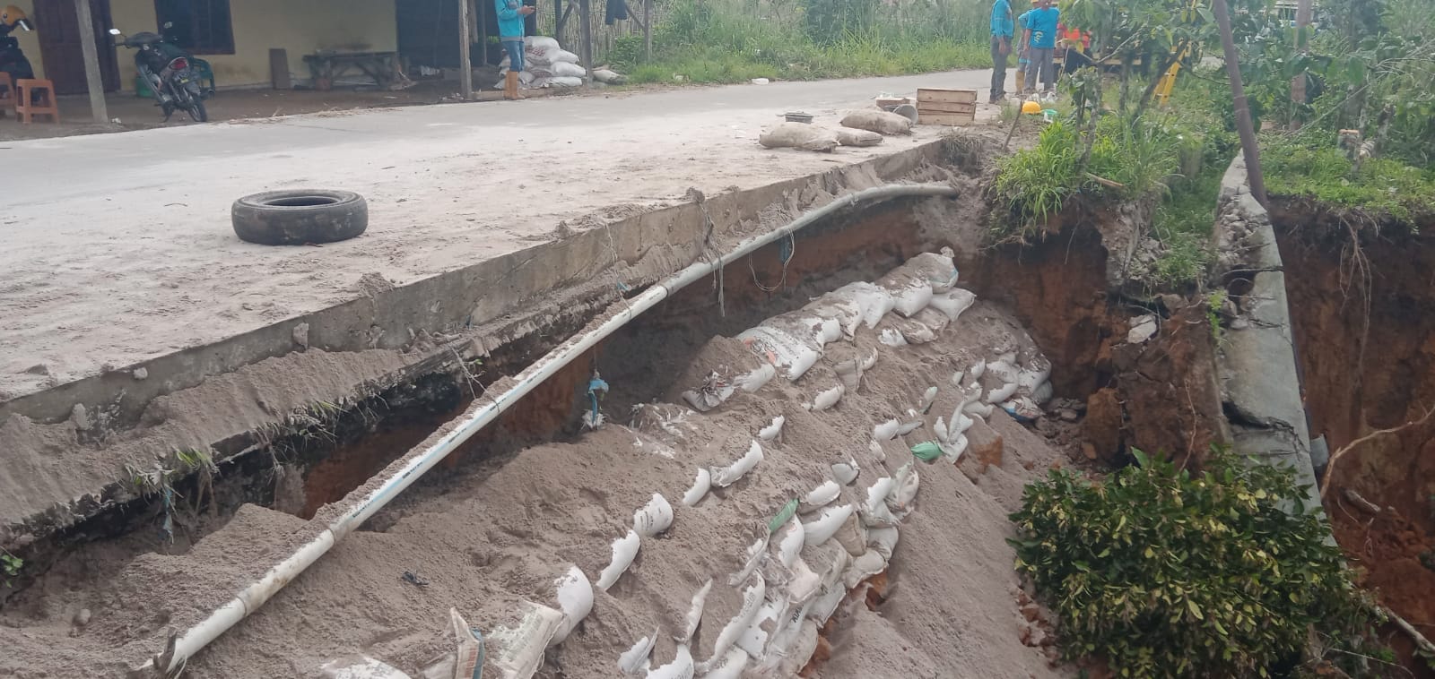 Meski Bersifat Sementara, Jalan Longsor Dapat Diperbaiki Lewat Swadaya Warga