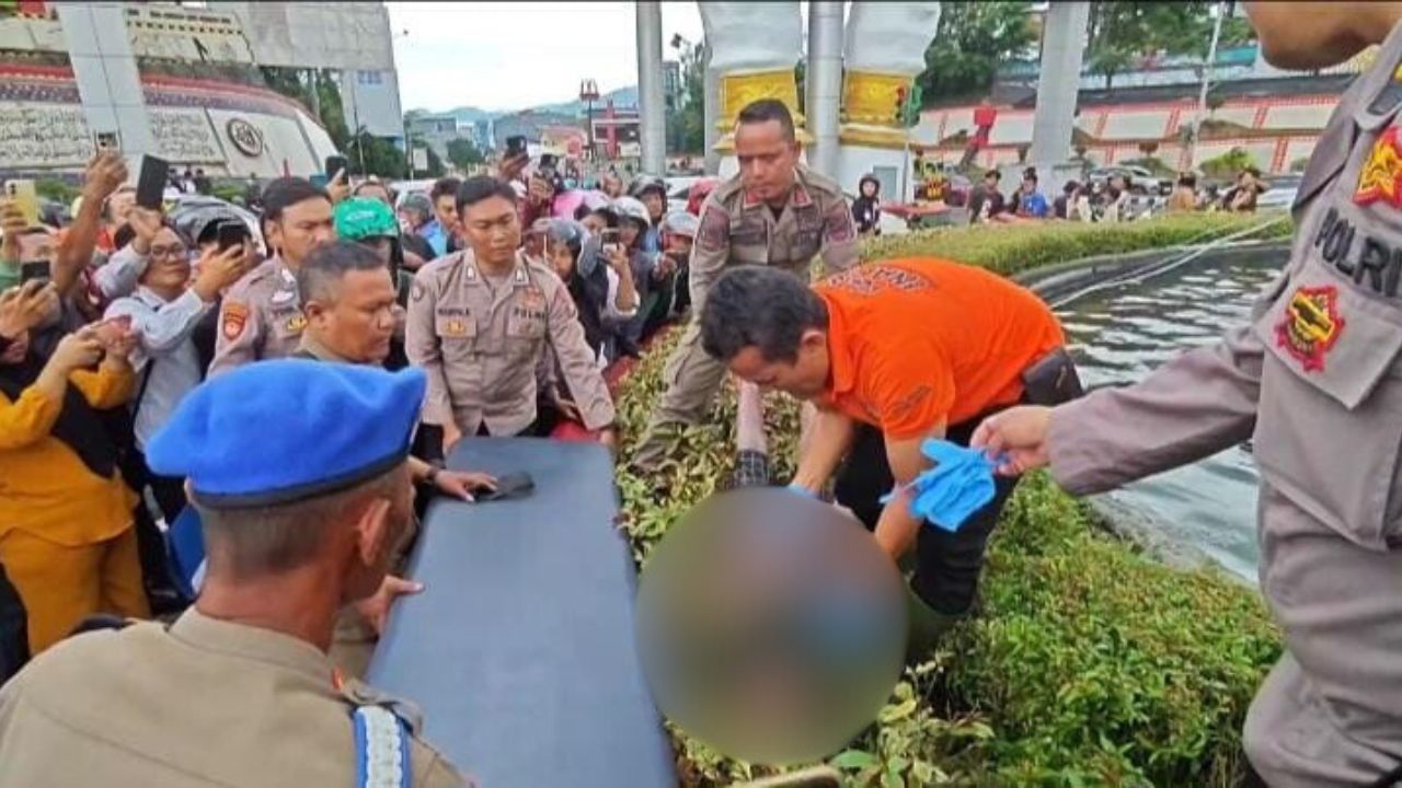 Polisi Selidiki Penemuan Mayat di Kolam Tugu Pengantin Lungsir