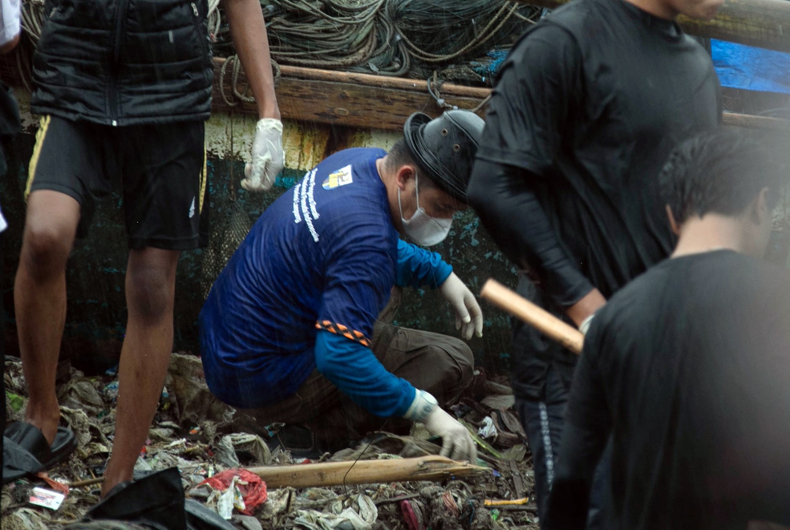 KNPI Lampung dan RPL Berkolaborasi dengan Masyarakat Bersihkan Pantai