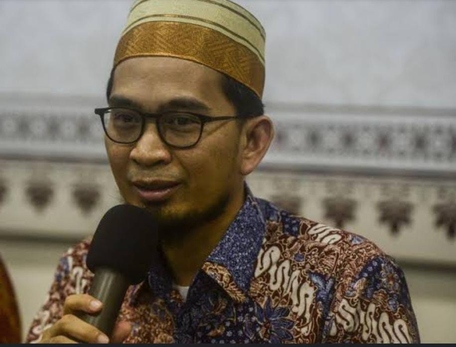 Ustadz Adi Hidayat : Semua Masalah akan Langsung Diselesaikan Allah SWT dengan Amalan Ini