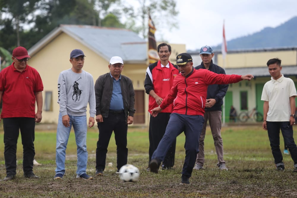 Parosil Buka Turnamen Sepakbola Peratin Purjaya Cup