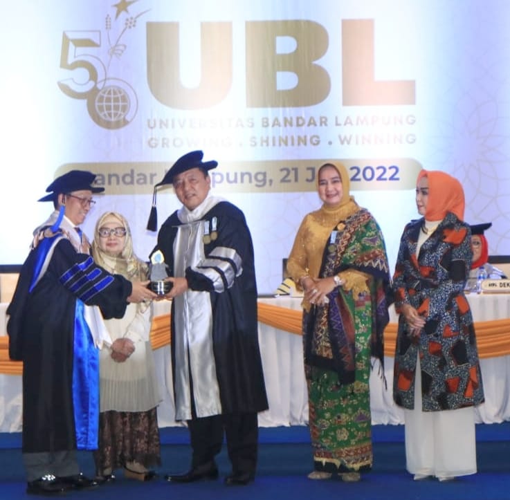 Dies Natalis Emas UBL, Arinal Raih Penghargaan UBL Award Leader For Sustainable Development