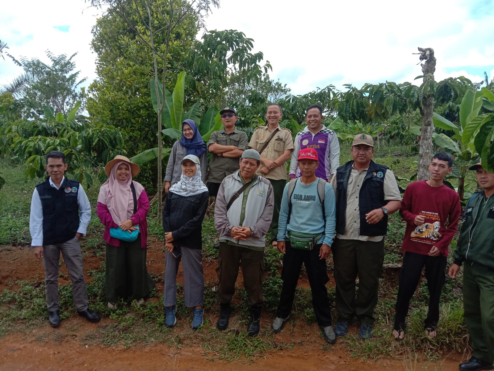 Tim Gabungan Kehutanan TNBBS Monev Program Tanaman Pohon di Sri Menanti