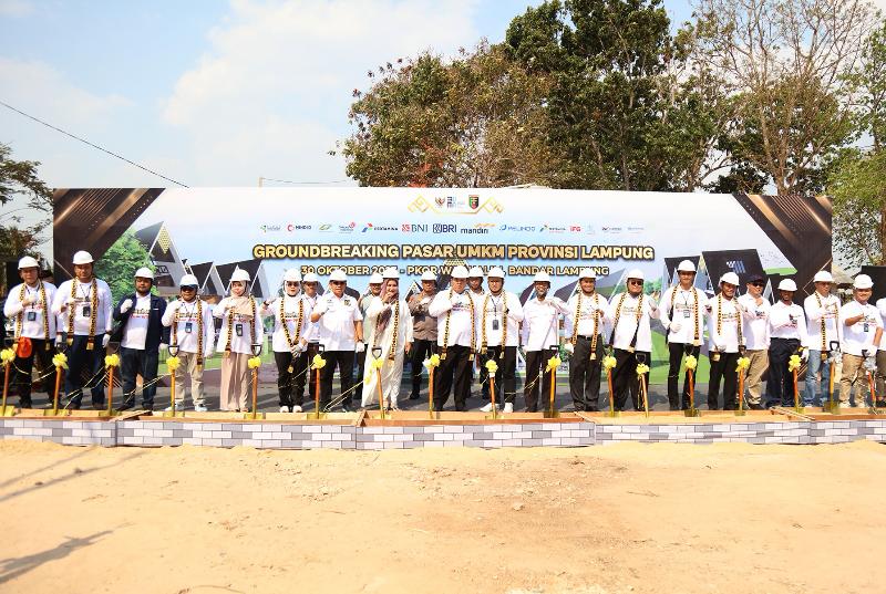 Gubernur Lampung Lakukan Peletakan Batu Pertama Pembangunan Pasar UMKM