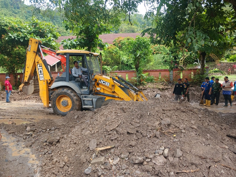 Hujan Deras Picu Longsor di Kabupaten Pesawaran, Akses Jalan Sempat Tertutup