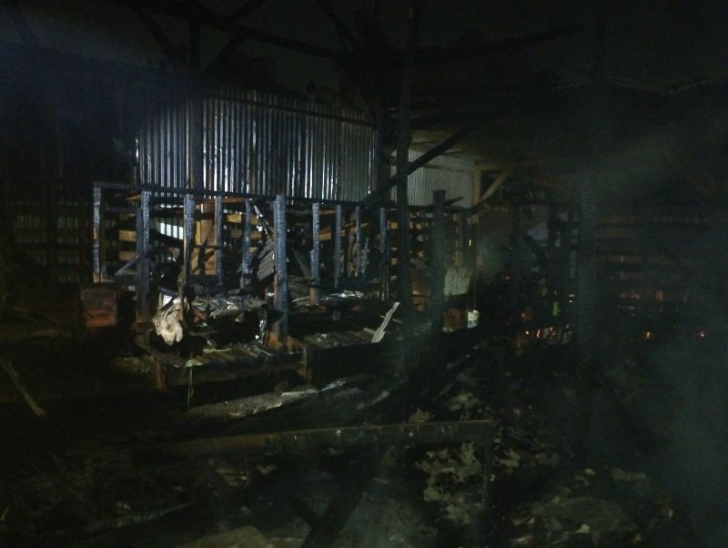 Diduga Korsleting Listrik, Gudang Pakan Ternak di Way Laga Terbakar Dini Hari