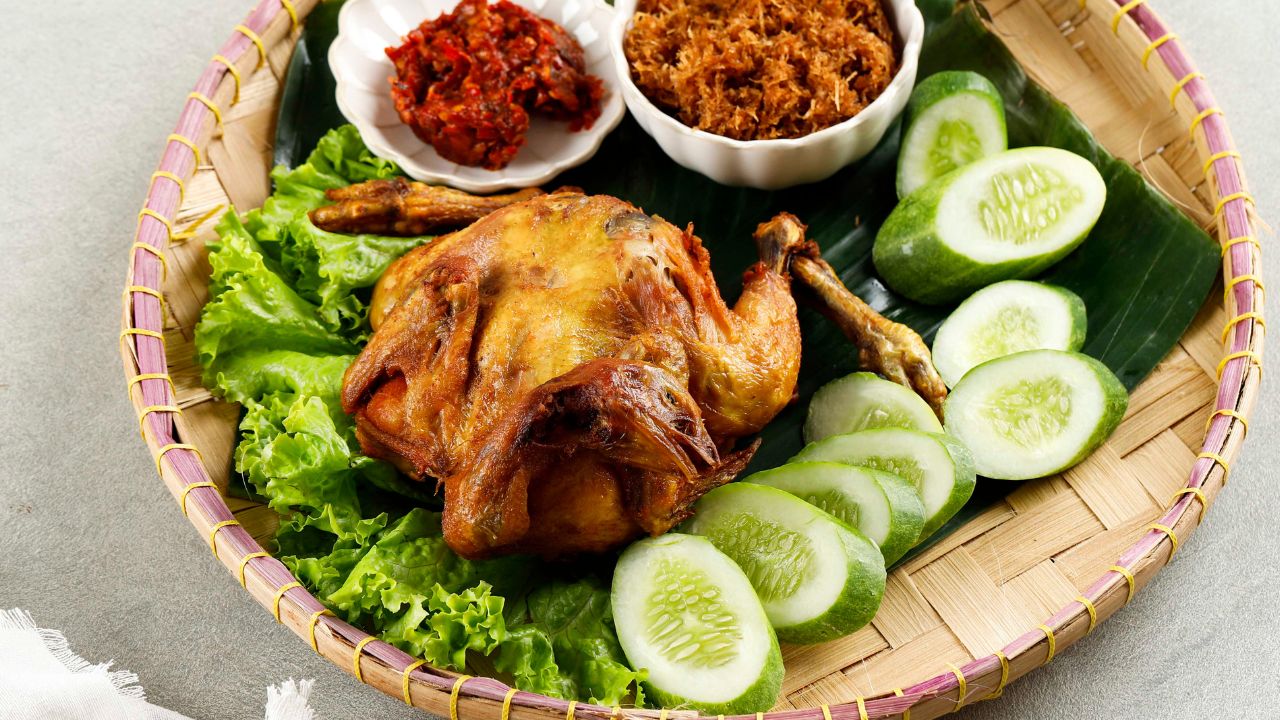 Cara Membuat Ayam Ingkung Tradisional, Gurih, Lembut, dan Penuh Makna