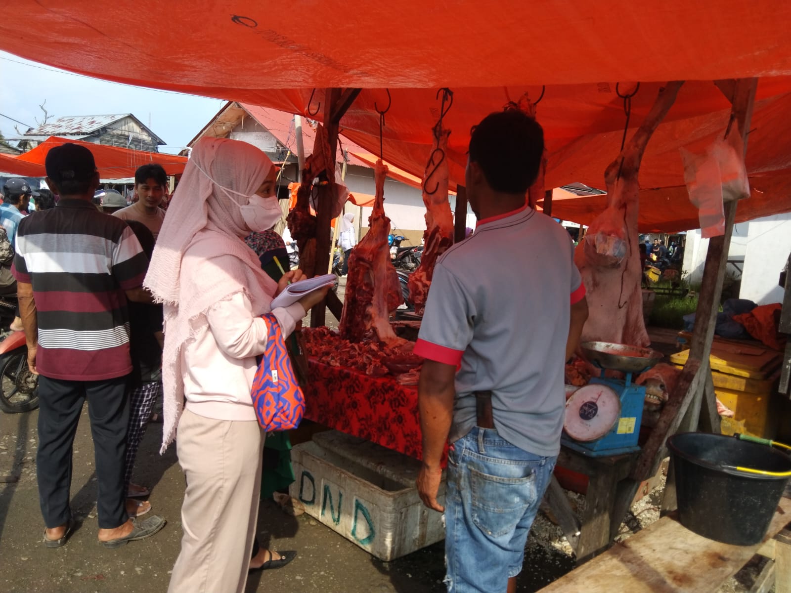 DKPP Pesbar Pastikan Daging Ternak yang Dijual di Pasaran Layak Konsumsi