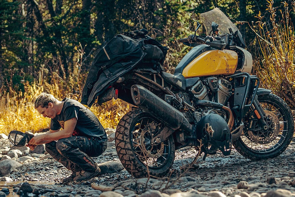 Teknologi Adaptive Ride Height di Pan America 1250: Revolusi Kenyamanan Motor Besar