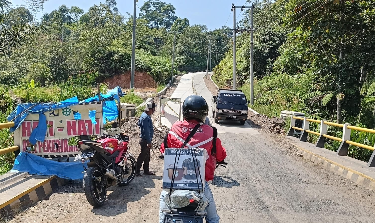 Pemprov Lampung Bangun Dua Titik Ruas Jalan Pekon Balak-Suoh 