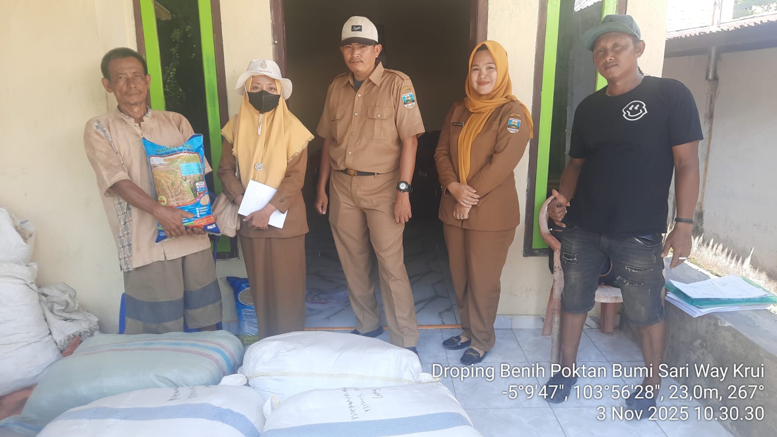 DKPP Pesbar Ingatkan Petani Jangan Jual Bantuan Benih Padi