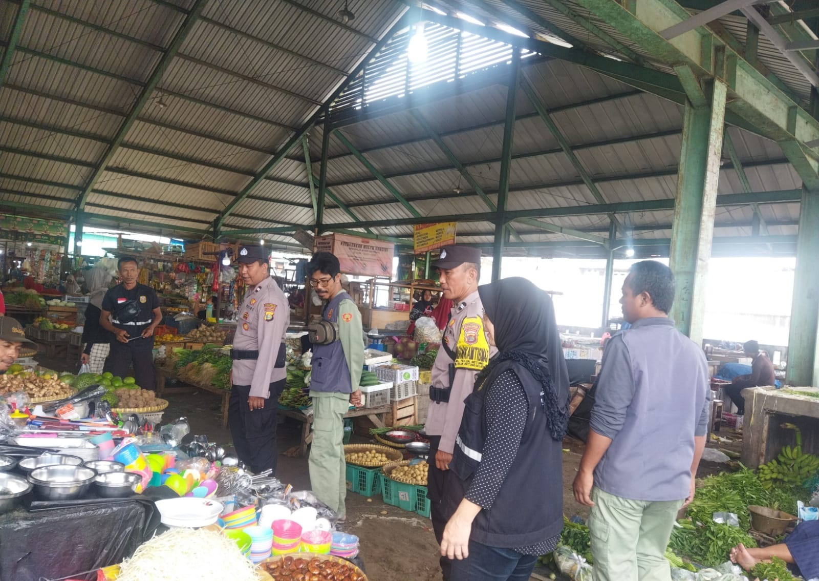 Upaya Berikan Rasa Nyaman, Polisi di Bandar Lampung Rutin Patroli di Pasar Tradisiona