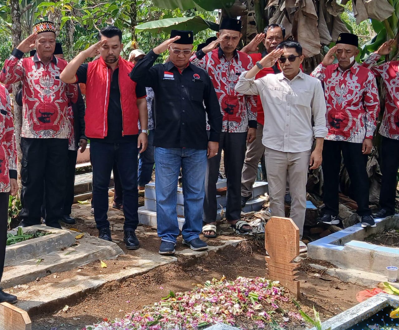 Ziarah Mukhlis Basri untuk H. Noval Efendi, Kader Militan PDI Perjuangan Lampung Barat