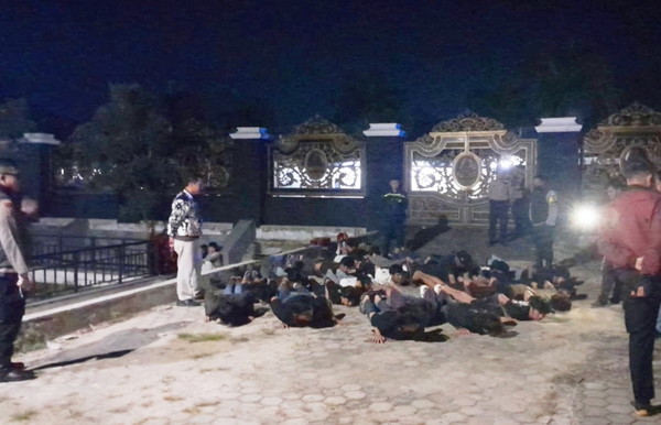 Kedapatan Bawa Miras, Tongkrongan Club Motor Bandar Lampung Dibubarkan Polisi