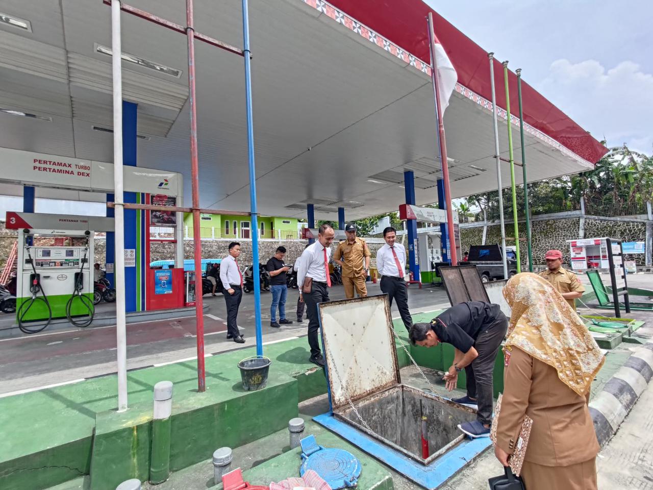 Polres Lampung Barat Kembali Datangi SPBU, Lakukan Tera Ulang Hingga Cek Tangki Penyimpanan BBM