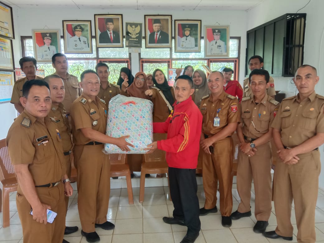 Kantor Kecamatan Batubrak Lepas Satu ASN Purna Bakti   