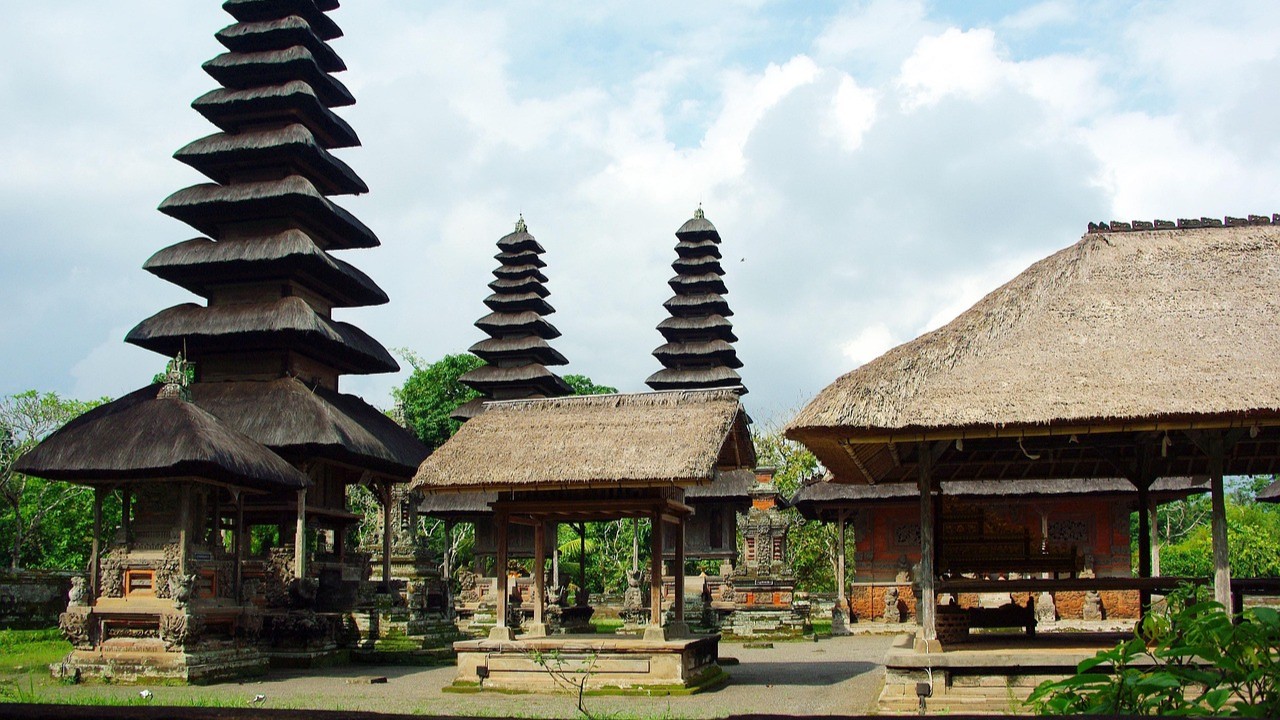 Kejernihan Jiwa di Pura Mengening Gianyar