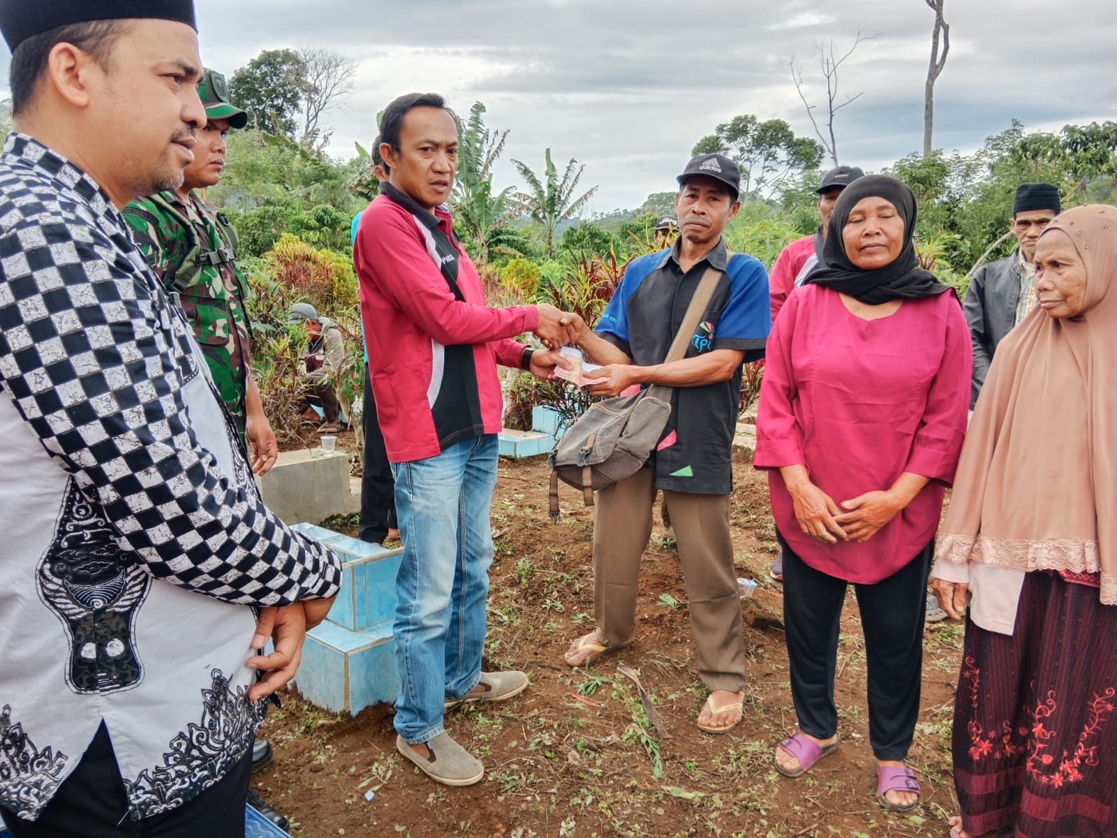 Pekon Sinarjaya Tuntaskan BLT-DD di Makam 