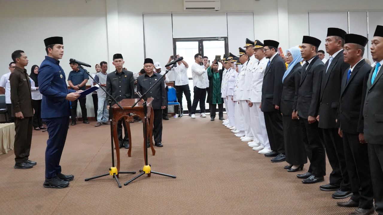 Lantik 18 Pejabat Baru, Bupati Egi Tegaskan Jabatan Bukan Hadiah tapi Amanah