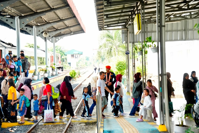 Pelanggan KAI Divre IV Tanjung karang Tembus 16.106 Selama Libur Maulid Nabi