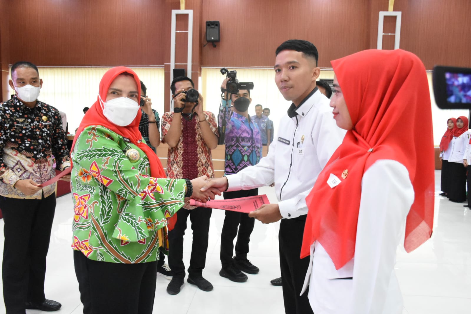 Walikota Eva Dwiana Angkat 304 Guru PPPK di Bandar Lampung