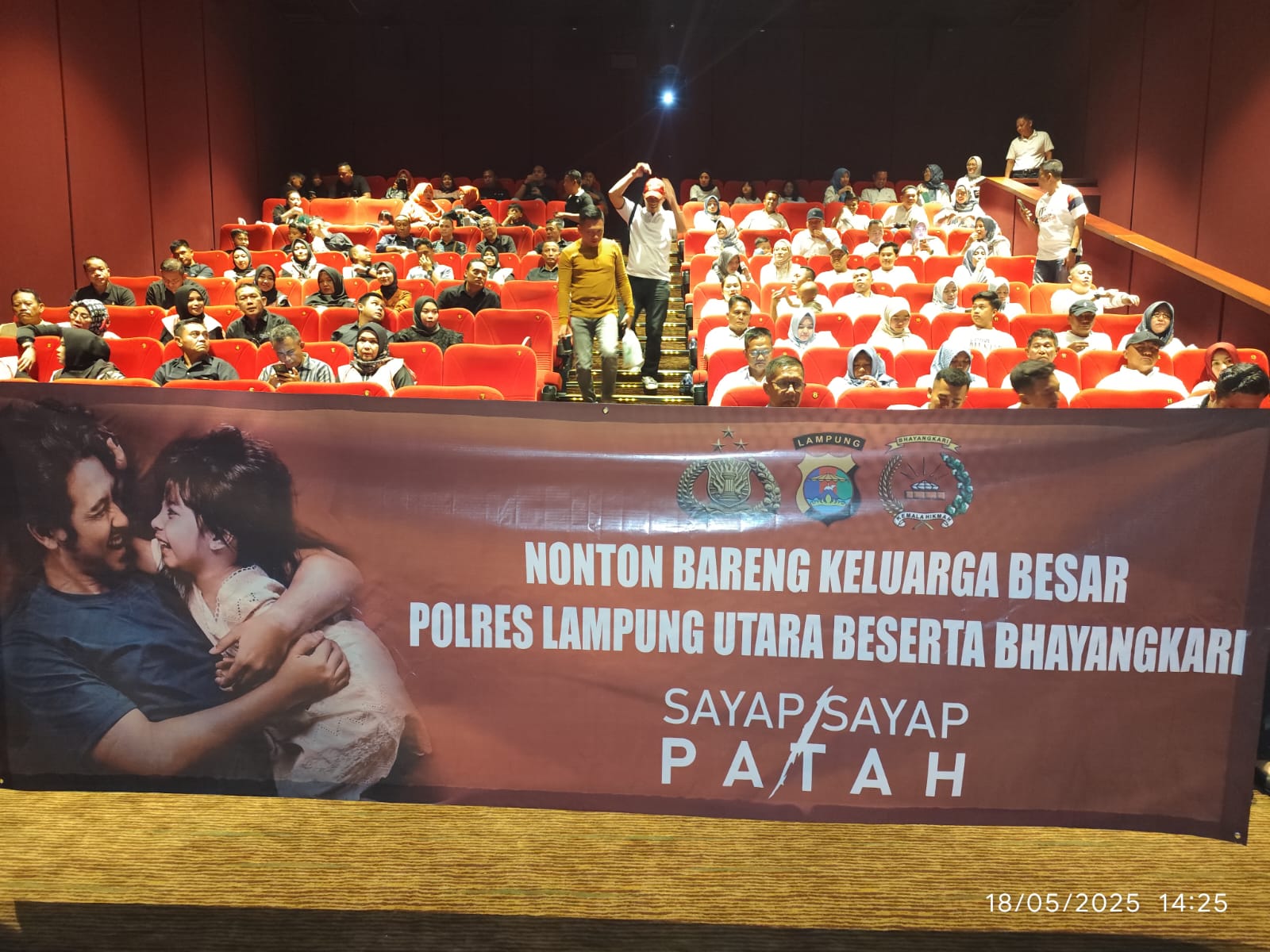 Tumbuhkan Rasa Nasionalisme, Polres Lampung Utara Gelar Nobar Film Sayap-Sayap Patah 2