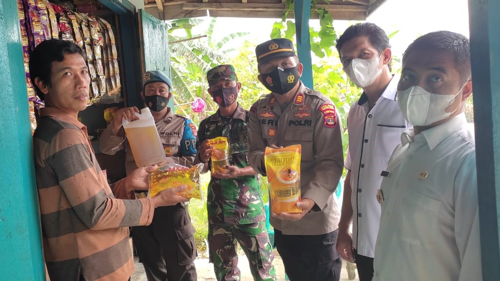 Tim Gabungan Pantau Pasokan-Harga Minyak Goreng di Pekon Way Narta