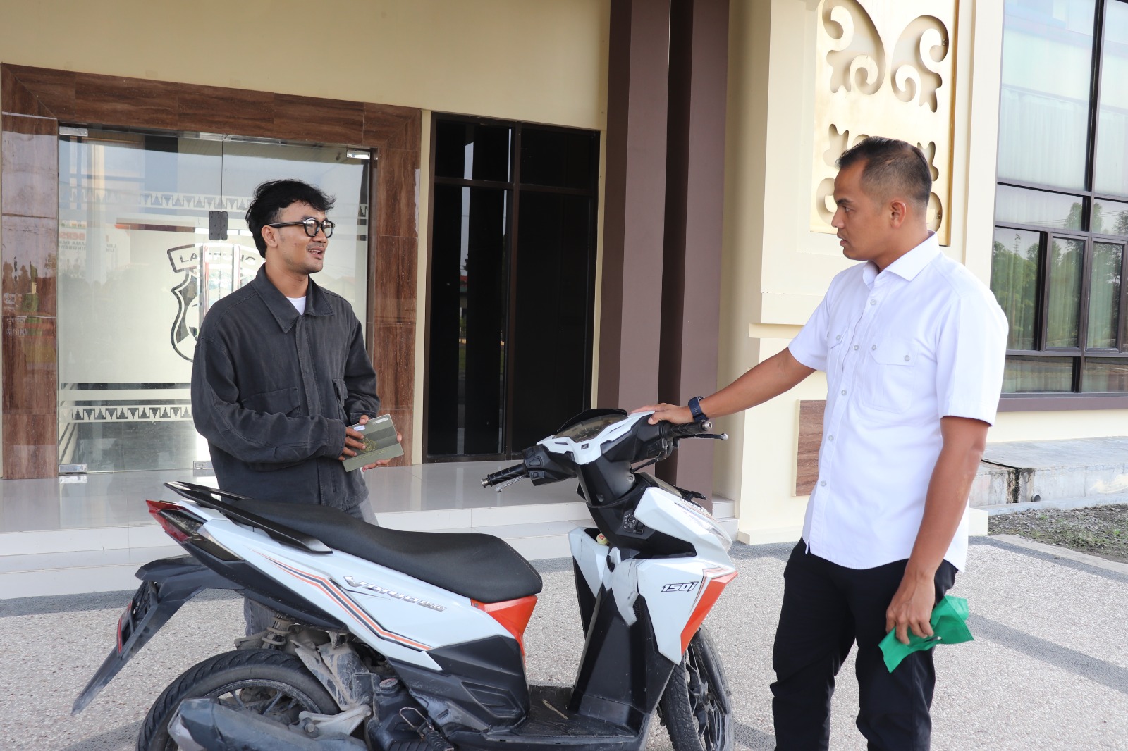 Motor Hilang 3 Tahun Kembali ke Pemilik, Polres Pringsewu Serahkan ke Warga Panjang