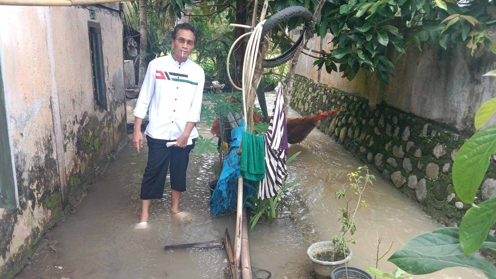 Saluran Irigasi Jebol, Berdampak Pada Rumah dan Sawah Warga