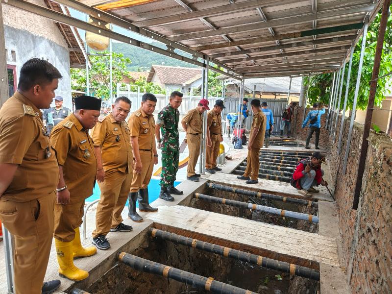Pemkot Bandar Lampung Bongkar Bangunan Liar di Atas Saluran Air